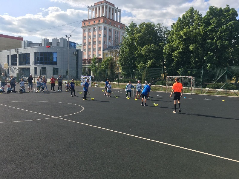 Турнир по флорболу среди детских дворовых хоккейных команд.