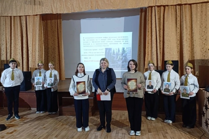 Торжественная церемония выноса флага Российской Федерации Разговоры о важном.