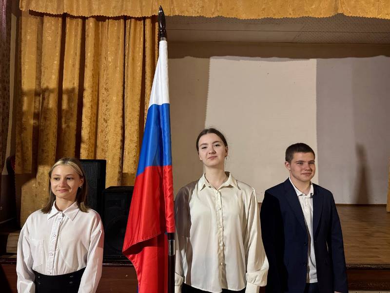 Церемония подъема флага Российской Федерации.  Разговор о важном.