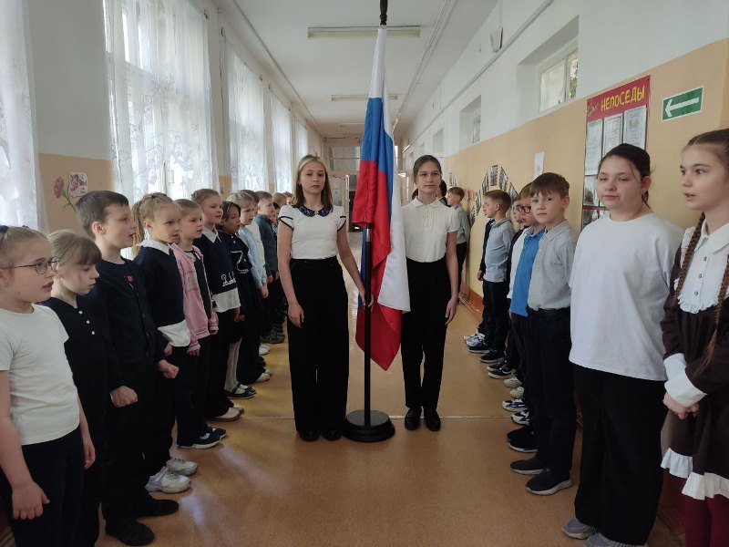 Церемония подъема флага Российской Федерации. Разговор о важном.