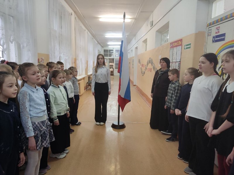 Церемония подъема флага Российской Федерации.  Разговор о важном.