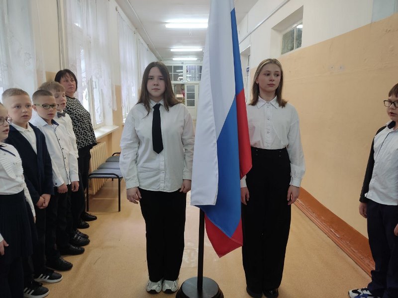 Церемония подъема флага Российской Федерации. Разговор о важном.