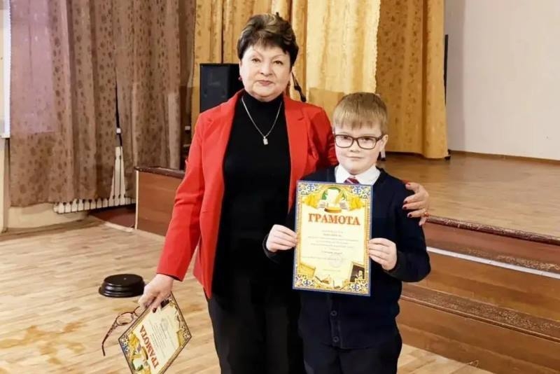 Торжественная церемония выноса флага Российской Федерации Разговоры о важном.