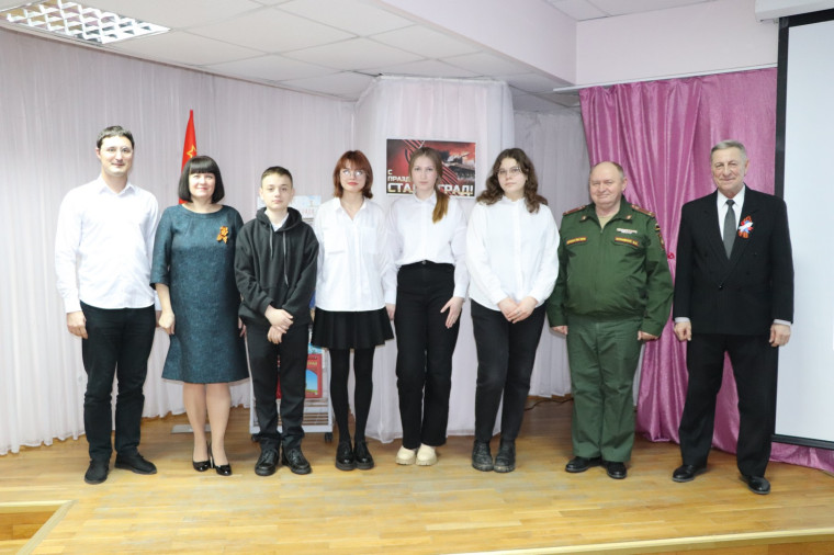 Литературно-музыкальная композиция «Никем не покорённый Сталинград».