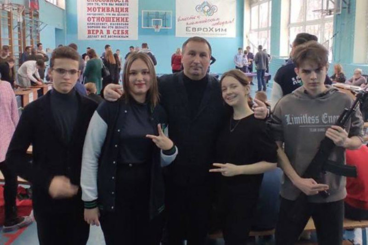 Муниципальные соревнования по разборке-сборке автомата Калашникова.