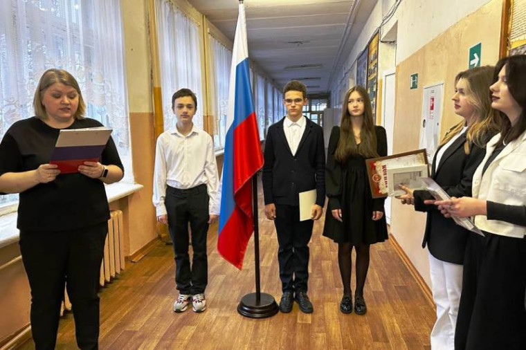 Церемония подъема флага Российской Федерации. Разговор о важном.