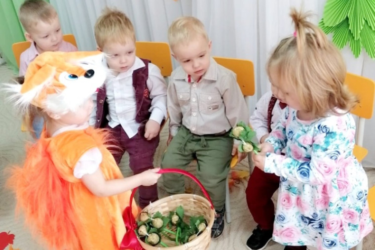 Первый праздник у малышей.