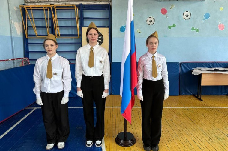 Военно-спортивная игра «А ну-ка, парни!».