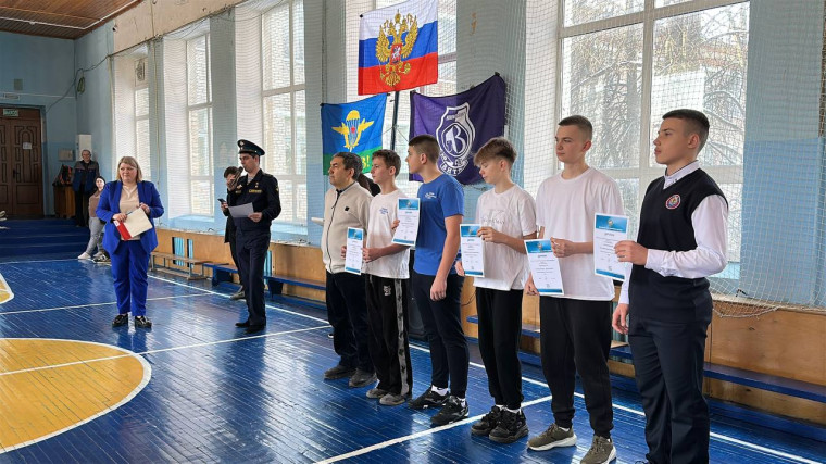Военно-спортивная игра «А ну-ка, парни!».