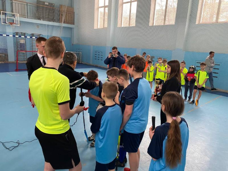 Турнир по флорболу.