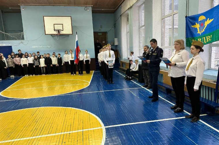 Церемония подъема флага Российской Федерации.  Разговор о важном.
