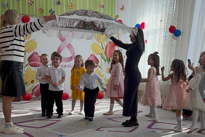 Праздничные утренники,  посвященные Международному женскому дню 8 Марта.