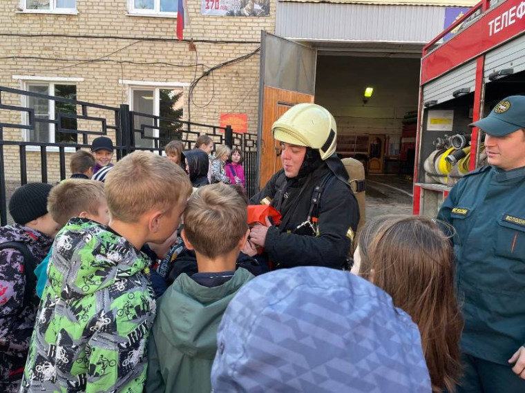 Школьники побывали на экскурсии в пожарно-спасательной части.