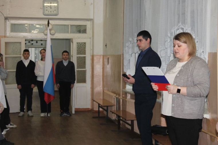 Церемония подъема флага Российской Федерации. Разговор о важном.